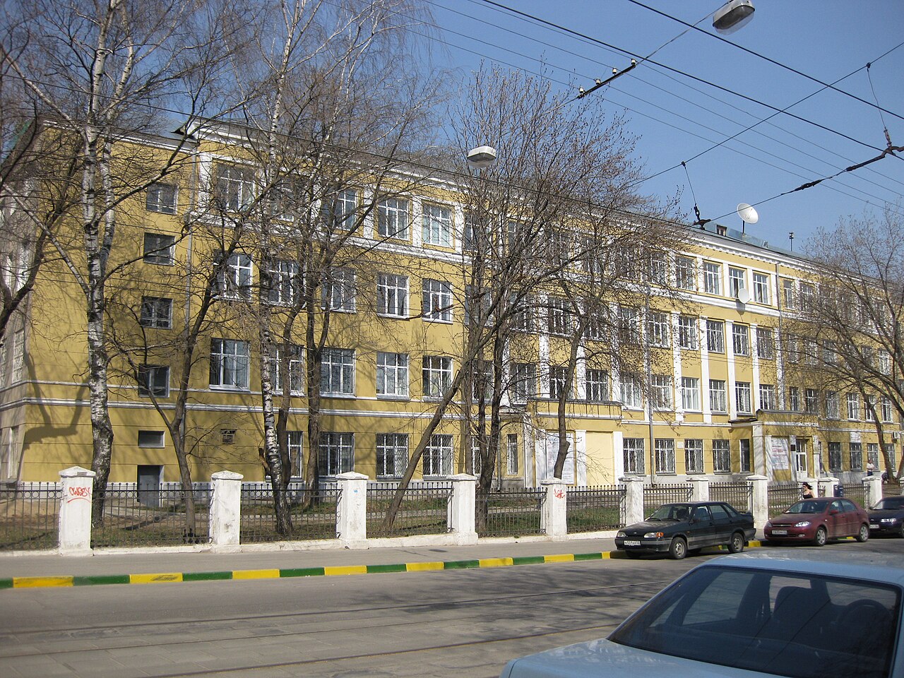 Здание университета (НГЛУ им. Добролюбова), вид с улицы