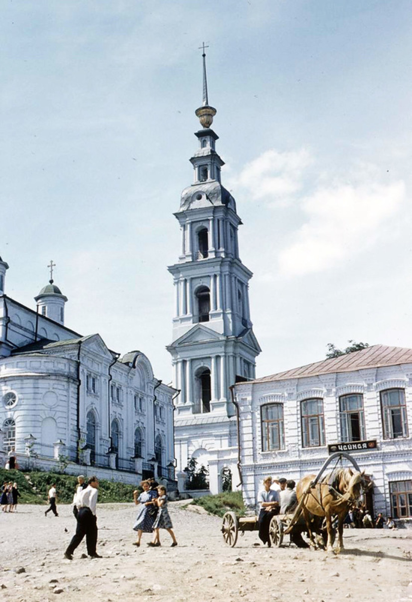 Белая колокольня церковь площадь