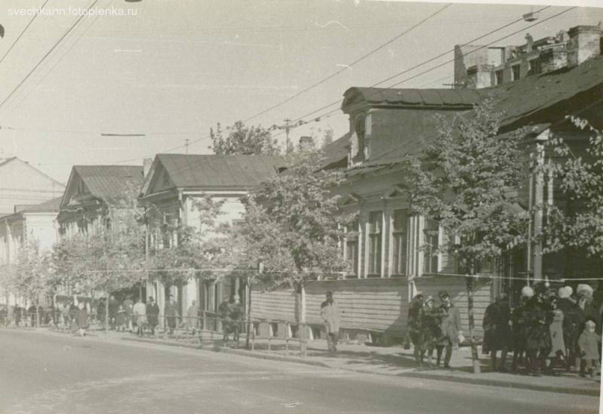 Деревянная улица Горький прохожие 1950-е