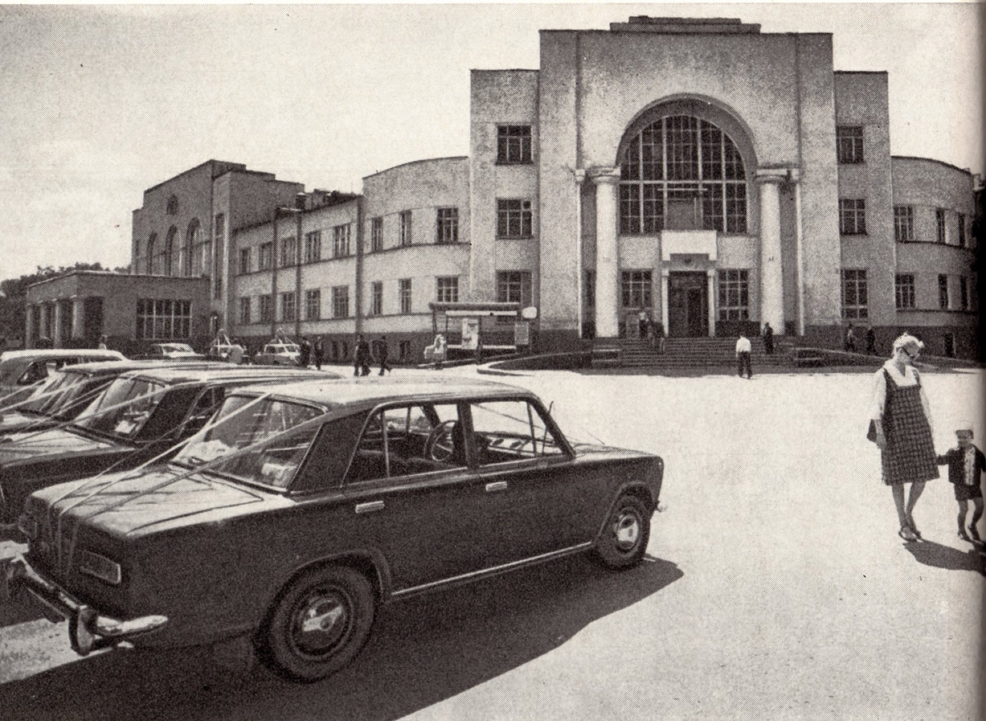 Дворец культуры площадь автомобили