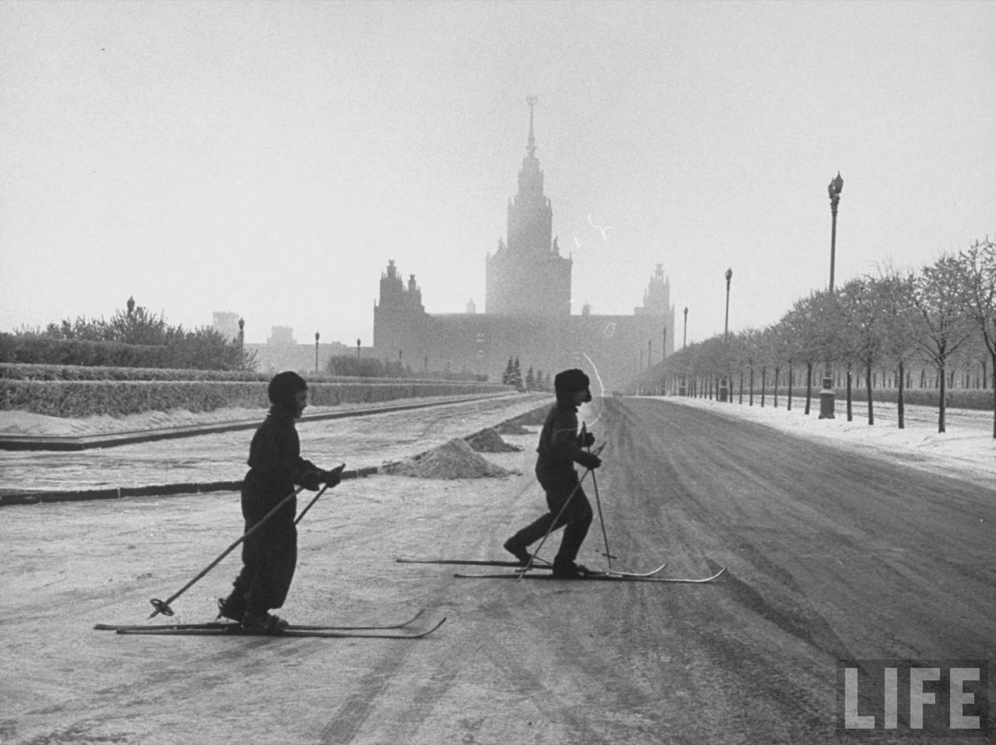 Москва МГУ лыжники Воробьёвы горы