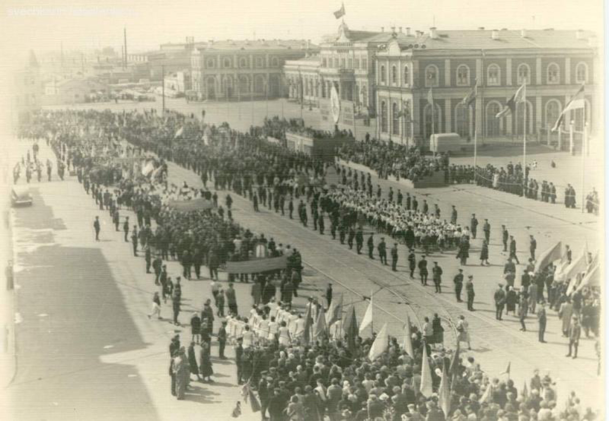 Парад демонстрация