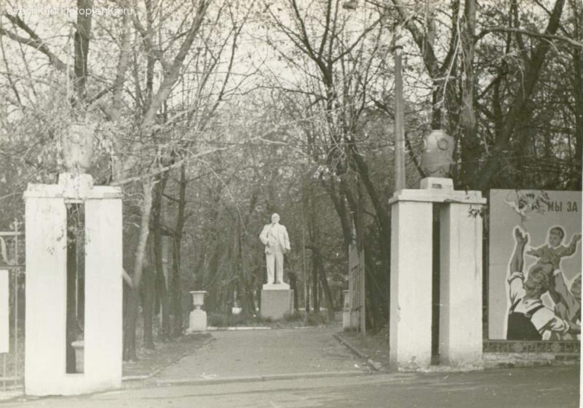 Парк Кулибина вход памятник Ленину