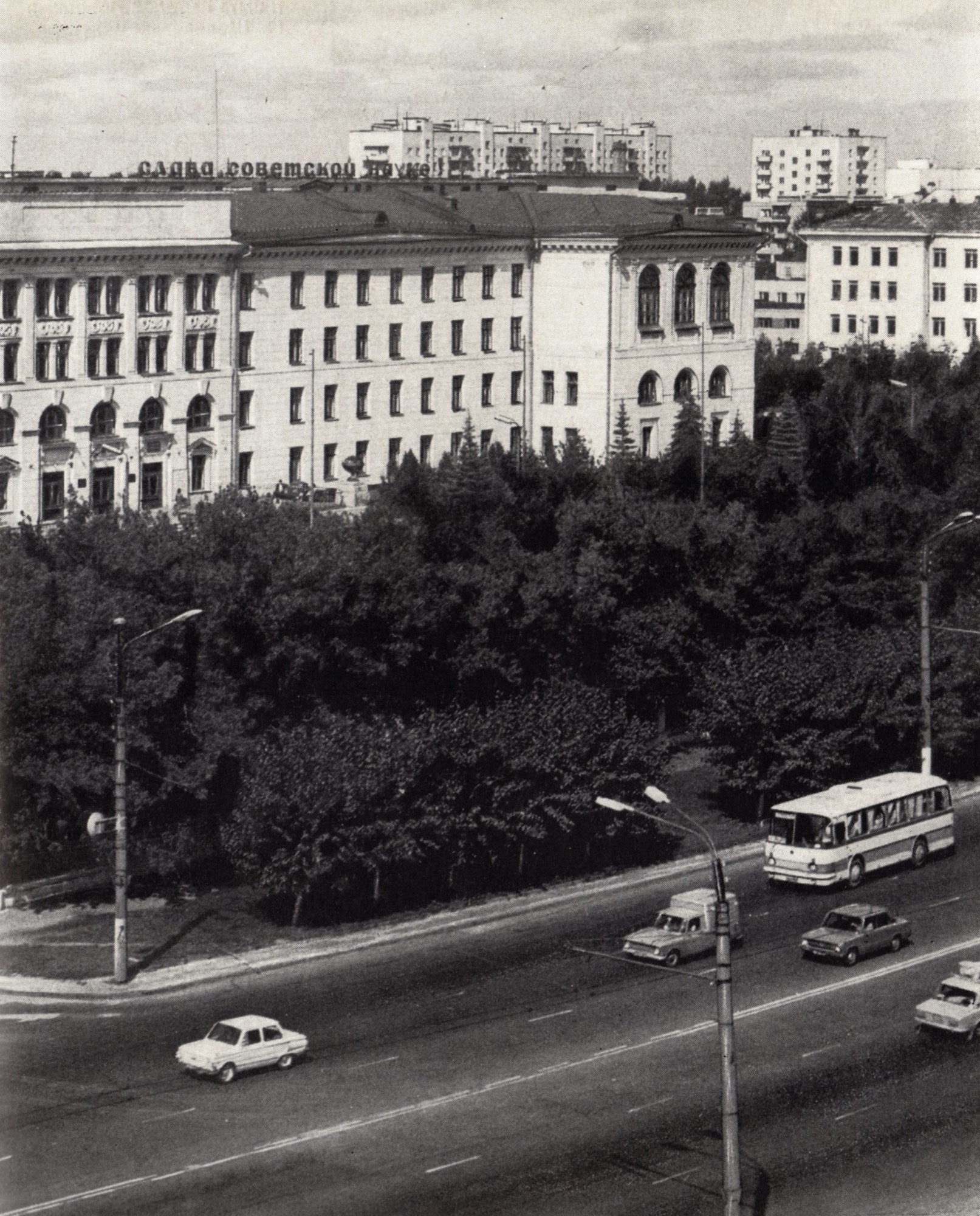 проспект Гагарина, здание Горьковского политехнического института