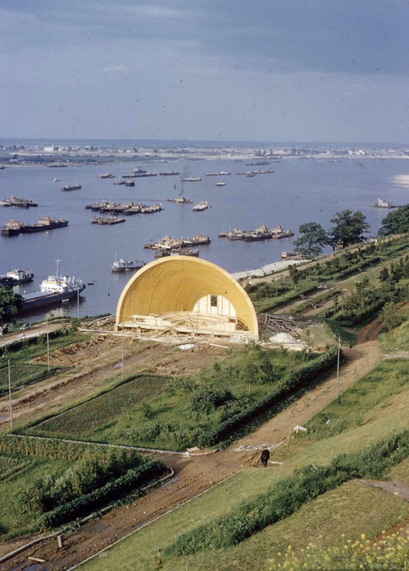 Строительство ракушки на Волжском откосе 1970-е