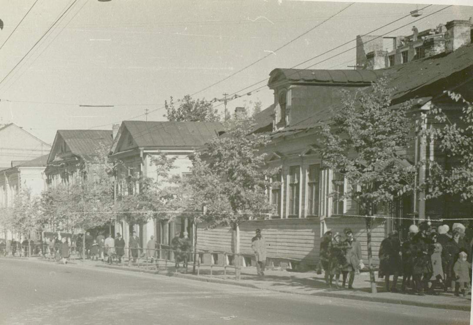 Улица деревянная застройка прохожие 1950-е