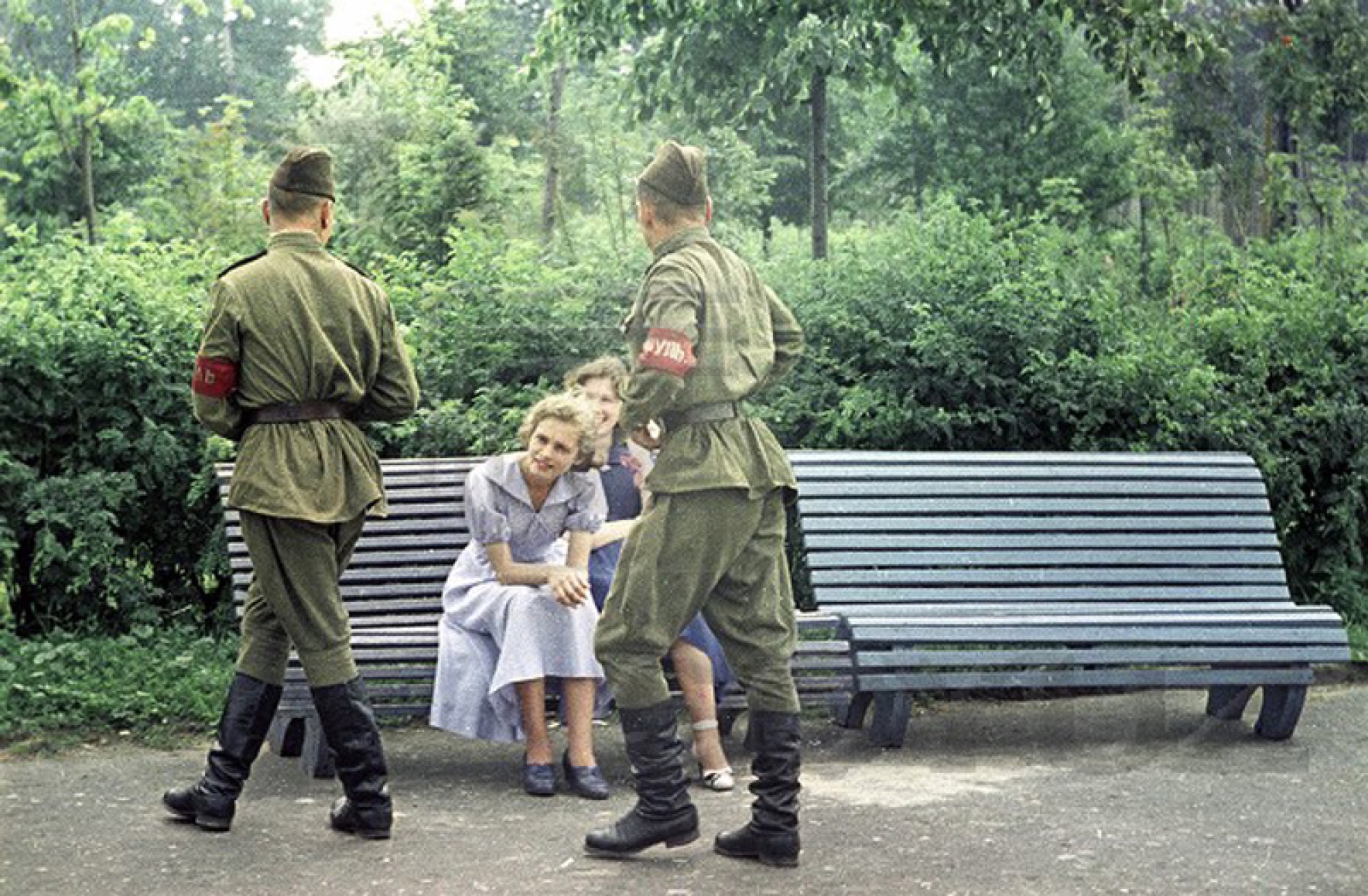 Военный патруль в парке 1950-е