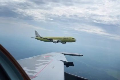 Самолёт МС-21-310 в полёте