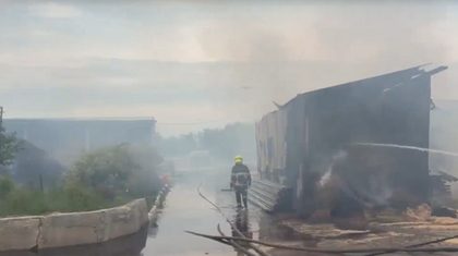 Тушение пожара на территории конно-спортивного клуба «Аллюр»
