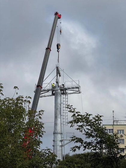 Монтаж опоры канатной дороги через Оку