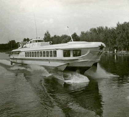Теплоход «Ракета» на подводных крыльях в ходу