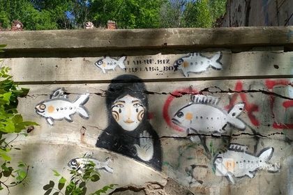 Стрит-арт на стене в Нижнем Новгороде