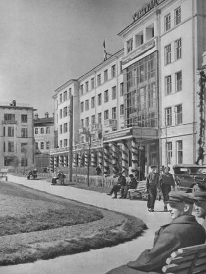 Гостиница «Москва» на Большой Покровской. Здание А. З. Гринберга и М. Т. Смурова было снесено в 1997 году